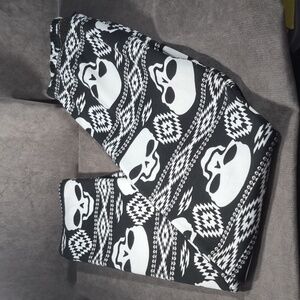 Just Cozy Polar Fleece Lined Black White Aztec Motif Skulls Leggings VG Plus OS